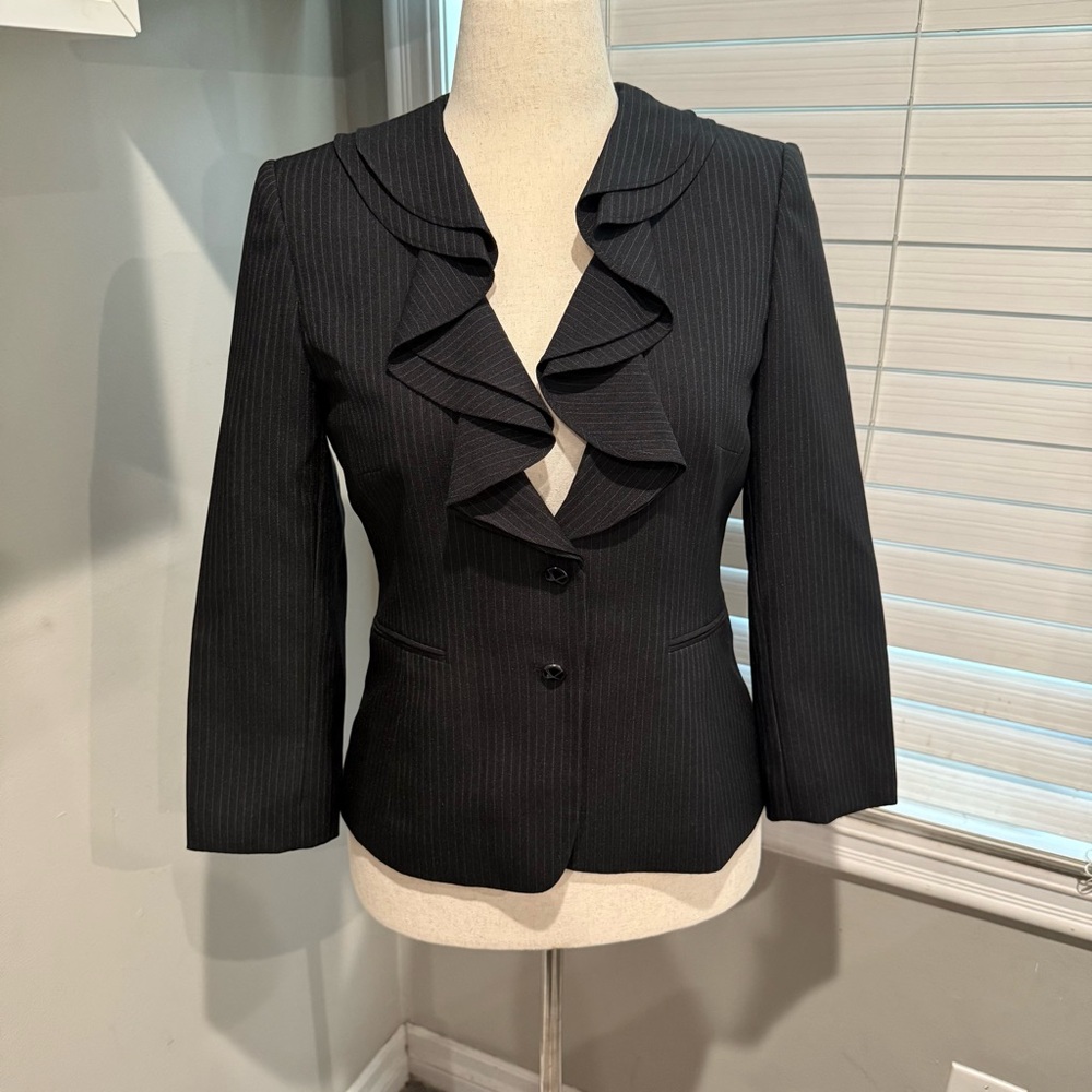 TAHARI Arthur S. Levine Elegant Black Ruffled Women's‎ Blazer